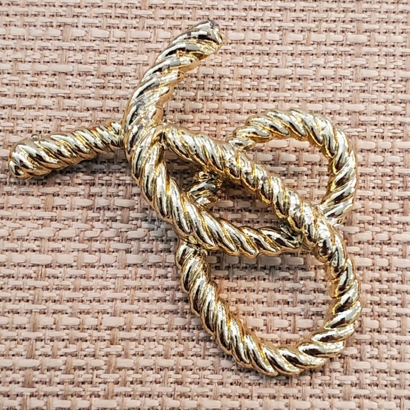 Vintage goldtone nautical knot brooch - Picture 1 of 3